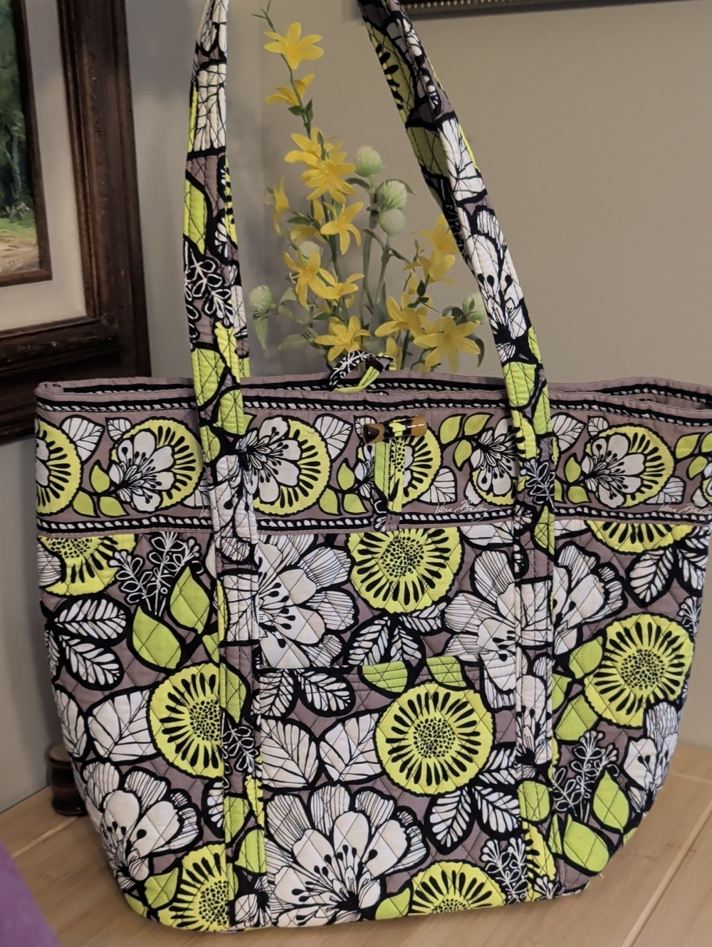 Vera Bradley EUC Citron XL Vera Tote Quilted Floral in Yellow, Black, White